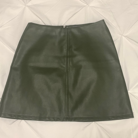 Green Pleather Mini Skirt Primark - Picture 3 of 15